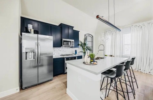 Central Southwest House | Private + Stylish 3BR/2.5BA near NRG/DT/Med Center