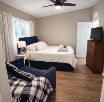 Bradenton House | Private suite 3 miles from beach