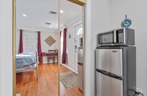 National Harbor House | Private Suite 3 near National Harbor Pvt Entry
