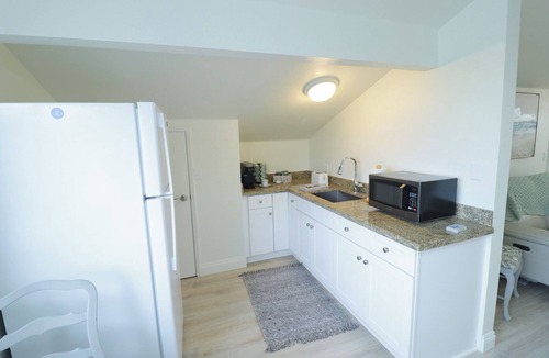Santa Maria Apartment | private suite, fully containednn