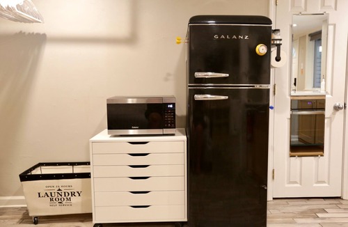 Candler Park Apartment | Private Suite in Little Five Points – Walkable, Hot Tub, Kitchen, Parking