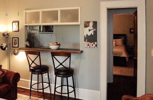 Old Fourth Ward Apartment | Private Suite in transitional O4W.
