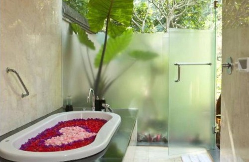 Kelusa Hotel | Private suite in Ubud, sleeps 2 people, surrounded by lush green surroundings