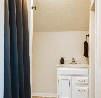 Lee's Summit House | Private Suite Near It All - Prime Location