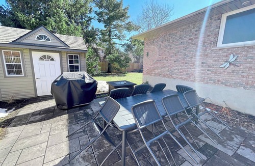 Guelph House | Private Suite, Patio & Yard. Walk to University of Guelph.