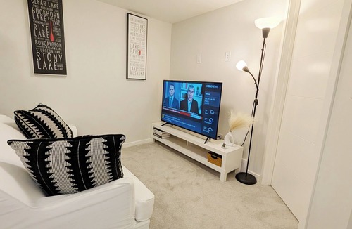 Fort Gary House | Private Suite | Prairie Pointe & Near UofM