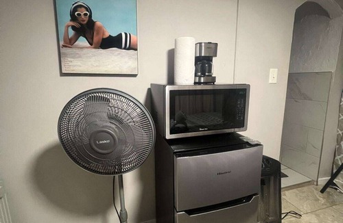 East Side House | Private Suite Sleeps 2 Near Emory