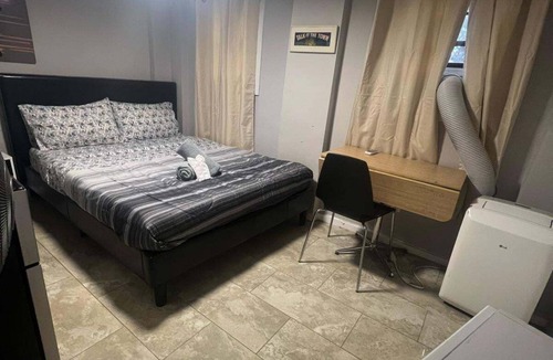 East Side House | Private Suite Sleeps 2 Near Emory