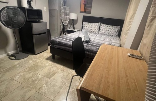 East Side House | Private Suite Sleeps 2 Near Emory