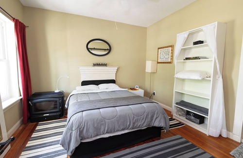 Oberlin House | Private Suite STEPS from Oberlin