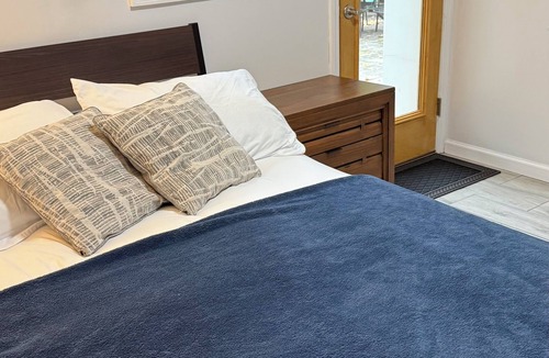 Greenville Cabin | Private Suite