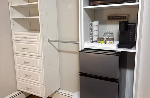 Brockton House | Private Suite w/Bath & Free Parking