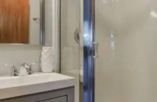West Bellevue Apartment | Private Suite with own entrance