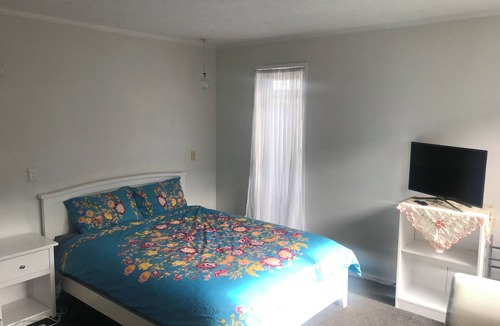 Howick Apartment | Private Suite with Private Kitchen, Bathroom & Access