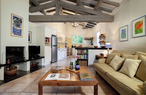 Ceret Villa | Private sunny villa with large heated pool, air-conditioning and river access.