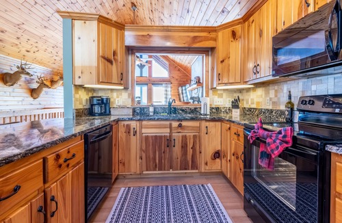 Blairsville Cabin | Private Sunset-view Cabin Hot Tub Sauna Game Room Dog-friendly
