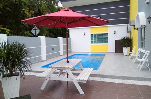 Cheng House | Private Swimming Pool With Jacuzzi