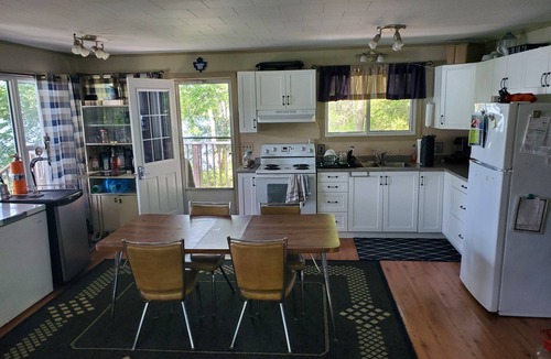 Marmora Cottage | Private Three Bedroom Cottage on Small but Beautiful Lake