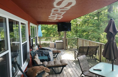 Marmora Cottage | Private Three Bedroom Cottage on Small but Beautiful Lake