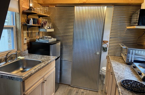 French Lick Cabin | Private TINY CABIN! Full Bath - Queen Bed - 5 STAR Clean! By Patoka Lake!