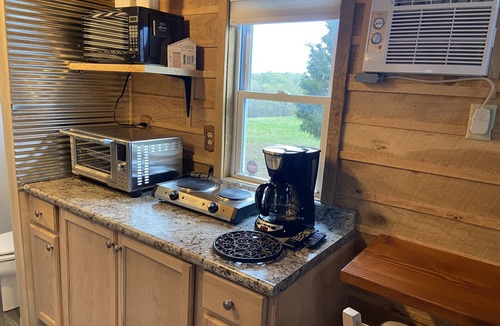 French Lick Cabin | Private TINY CABIN! Full Bath - Queen Bed - 5 STAR Clean! By Patoka Lake!