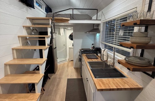 Underwood Cabin | Private tiny home just minutes from town!