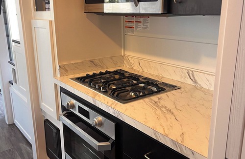 Davenport Cabin | Private Tiny House Lake View