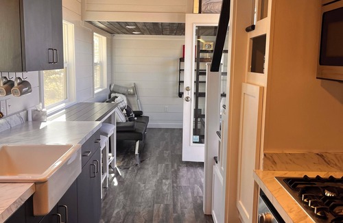 Davenport Cabin | Private Tiny House Lake View