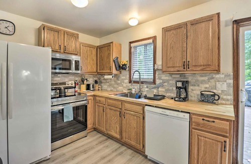 Tobyhanna House | Private Tobyhanna Retreat with Ideal Location!