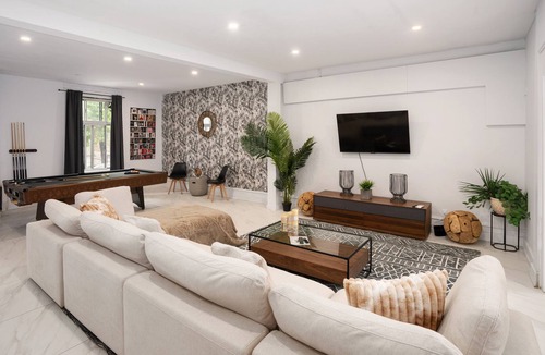 Gay Village House | Private TownHouse/Jaccuzzi Pool table &2 terrasses