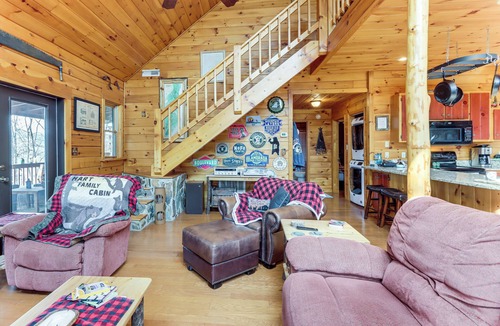 Murphy Cabin | Private Trail & Large Porch! 2-Acre Murphy Retreat