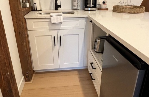 Town of Kirkland Apartment | Private two-bedroom near Hamilton College, Utica University & Colgate U