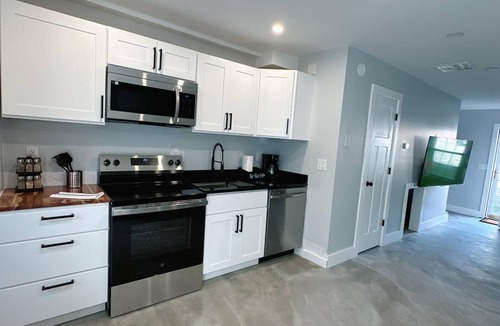 Carrboro House | Private UNC Townhome with Parking & 2 Bedrooms