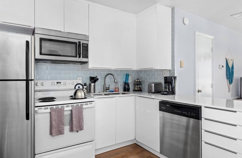 Carrboro House | Private UNC Townhome w/Parking, 2 Bedrooms, Sleeps 6, w/Beautiful Garden!