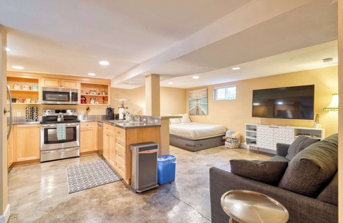 Goose Hollow House | Private Underground Getaway - 92 WalkScore