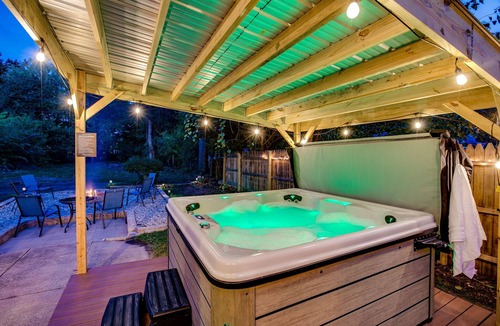 Harters Heights House | Private Unit—Hot Tub—Walk to ND