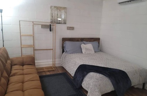 Laguna Park Apartment | Private unit near Lake Whitney /pool /hot tub