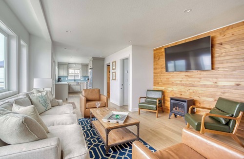 Seal Rock House | Private Updated Oceanfront Charmer, Panoramic Views, Extensive Outdoor Space