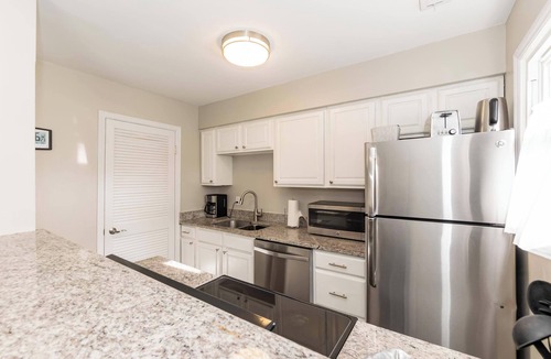 Apex House | Private, Updated Townhouse in DT Apex