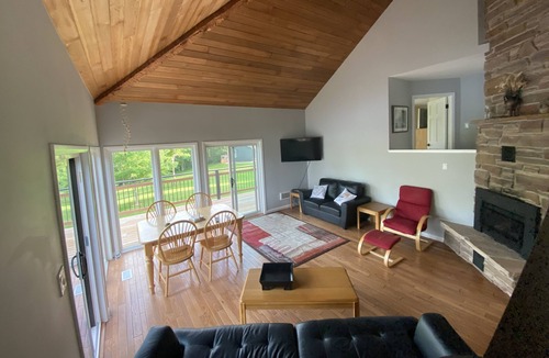 Mapleton Cottage | Private Upper Lakehouse/Cottage on Conestogo Lake