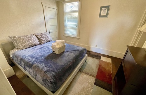 Mid-Beacon Hill House | Private Upper Unit of Duplex. Walk's Paradise. Good Transit