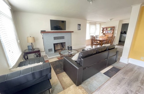 Mid-Beacon Hill House | Private Upper Unit of Duplex. Walk's Paradise. Good Transit