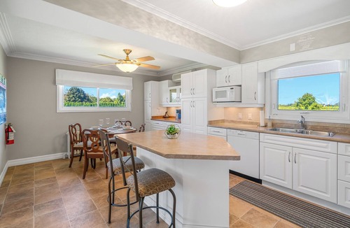 Virgil House | Private Vineyard Home w/2 Bedrooms - Mins to Old Town NOTL & Falls
