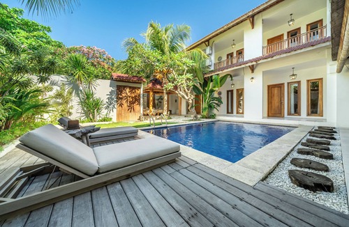 Downtown Kuta Villa | Private Villa 4-Bedroom with swimming pools in central legian