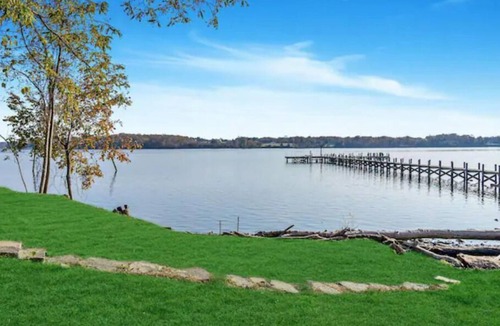 Jefferson Manor Villa | Private Villa By The Potomac River