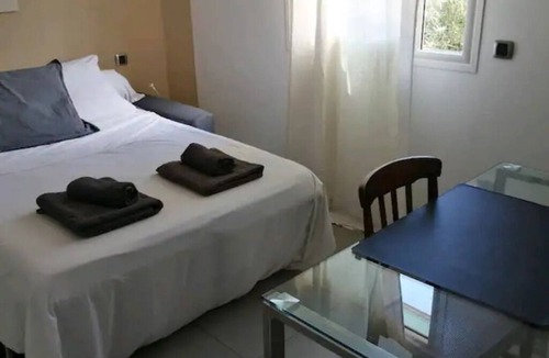 Pia Villa | Private villa pool air conditioning 10 minutes from the beach