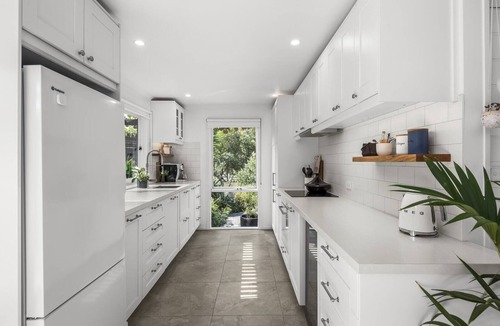 Anglesea House | Private Villa Style with Poolside Luxury!