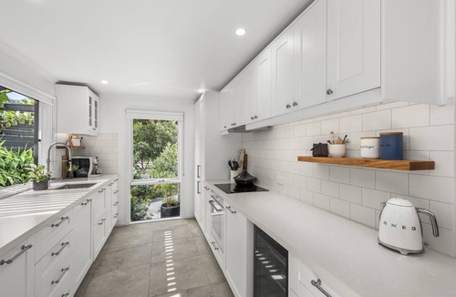 Anglesea House | Private Villa Style with Poolside Luxury!