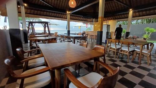 Melaya Villa | Private Villa with 60 m2 Infinity Pool 70m from Beach West Bali