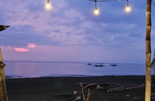 Melaya Villa | Private Villa with 60 m2 Infinity Pool 70m from Beach West Bali